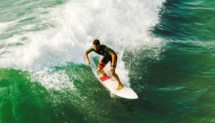 开云ios-_现场直击：比赛中的惊险瞬间集锦_，比赛中的突发事件以及应对措施