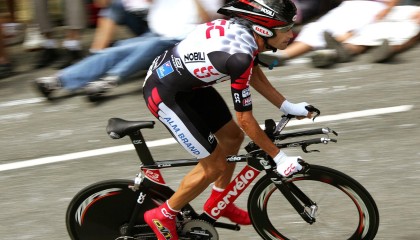 -全球多元化：赛车运动的文化融合，赛车运动对促进汽车大众化的作用如何